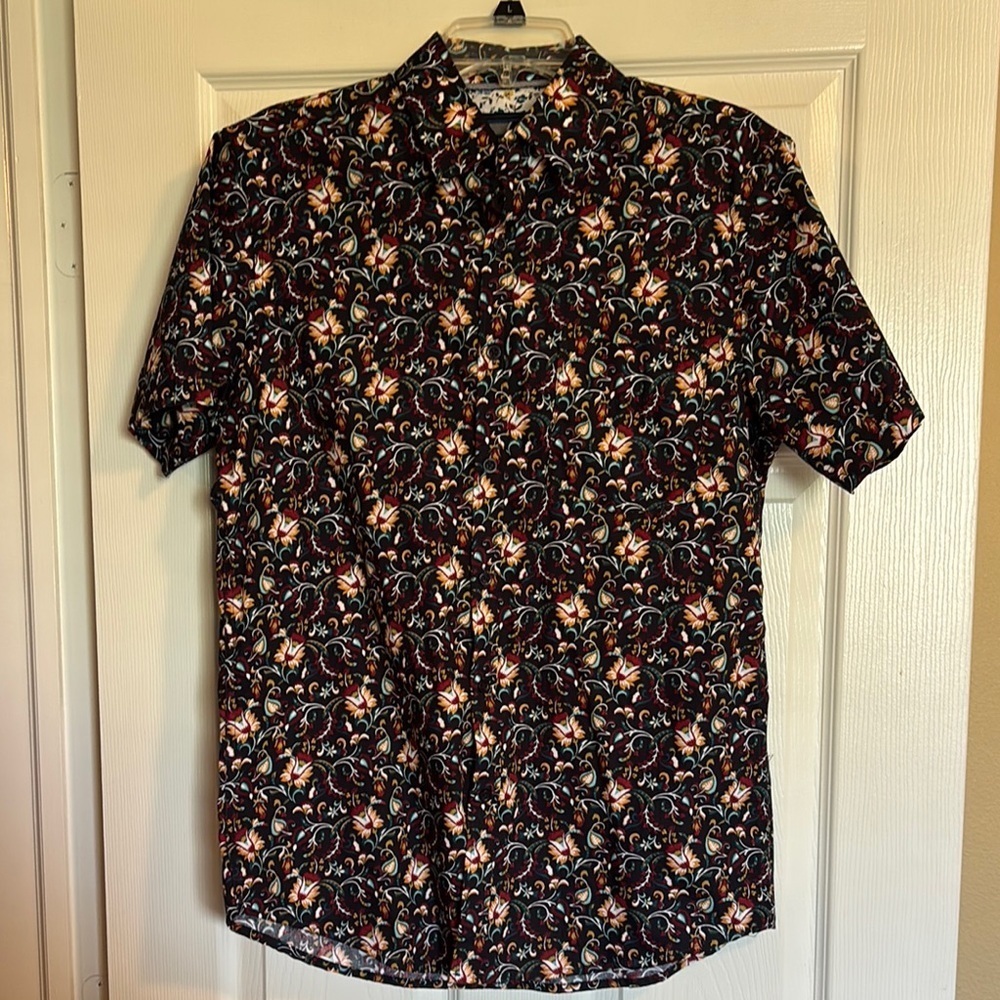 Monument men’s black floral short sleeve button down shirt size medium